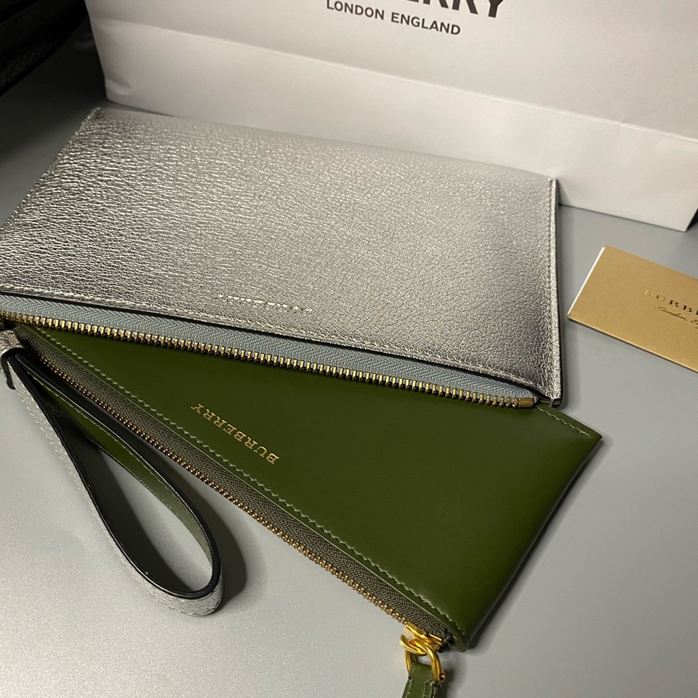 Burberry silver clutch - Picture 5 of 16